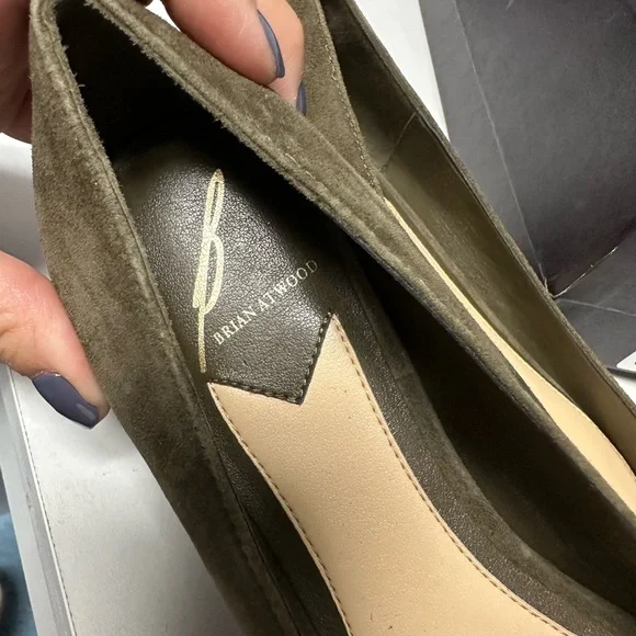 Brian Atwood Olive Suede Flats with Gold Detail – Size 6.5 - Picture 8 of 9